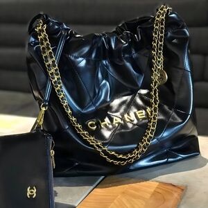Chanel 22 Large in Quilted Patent Leather